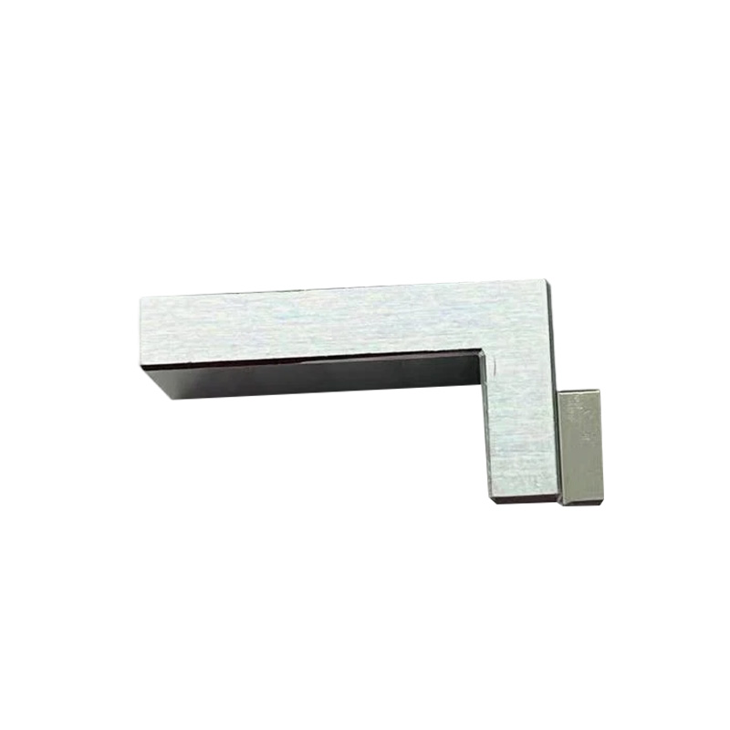 How do L-shaped connectors simplify corner connections on photovoltaic racks, improving installation efficiency and speed?